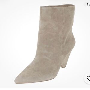 Elegant Tan Suede Ankle Boots